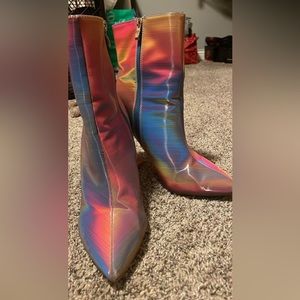 Holographic boots